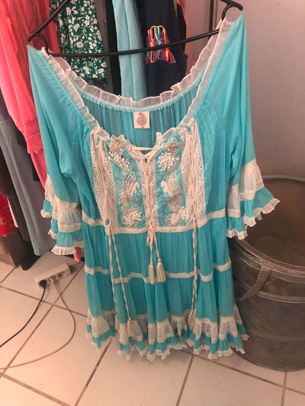 Lot 30 robes pour revente Vêtements