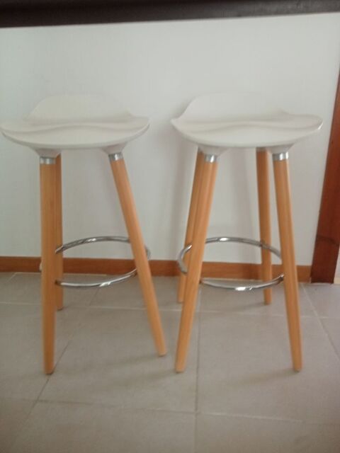 Deux tabourets scandinaves 70 Orlans (45)