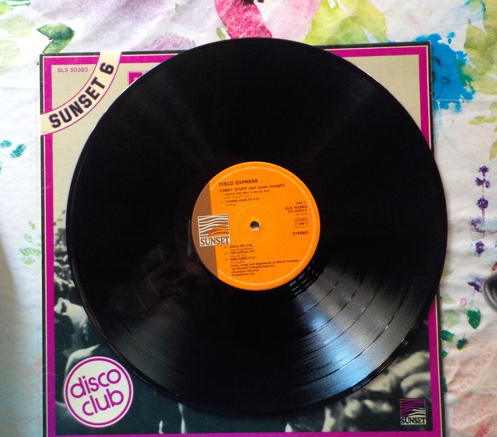 VYNIL 33T LP THE DISCO EXPRESS FUNKY STUFF (GET DOWN TONIGHT CD et vinyles