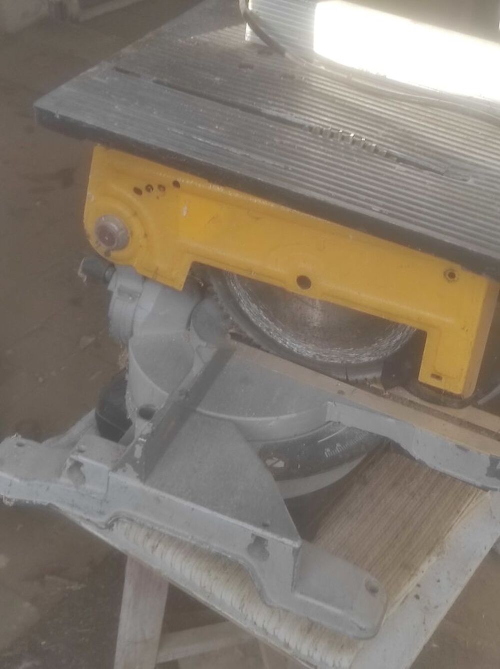 scie &agrave; onglet Bricolage
