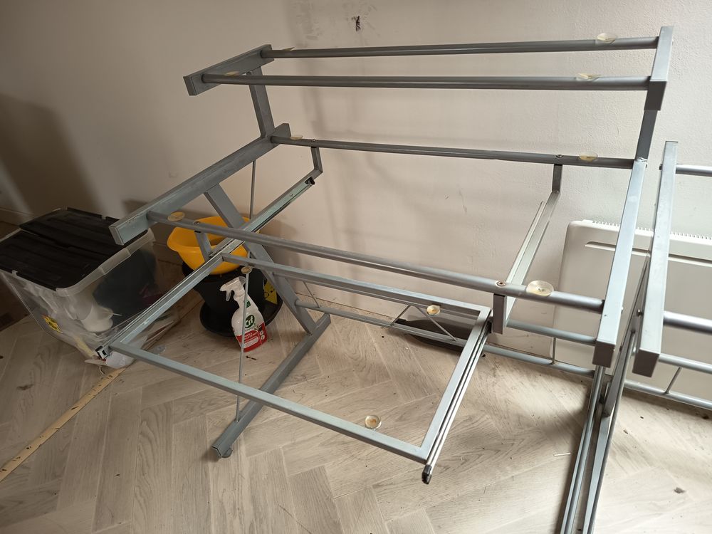 bureau m&eacute;tal et verre en bon &eacute;tat en 2 parties Meubles