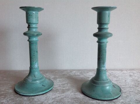 PAIRE DE BOUGEOIRS EN M�TAL PATIN�E VERTE Envoi possible
25 Tr�gunc (29)