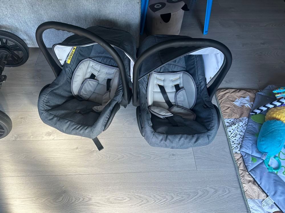 Poussette trio double Pu�riculture