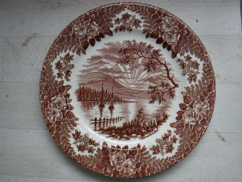 Assiette plate Ironstone rouge Décoration