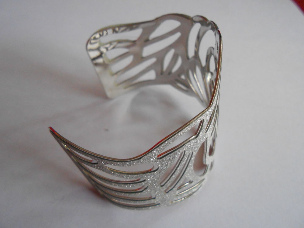 BRACELET Bijoux et montres
