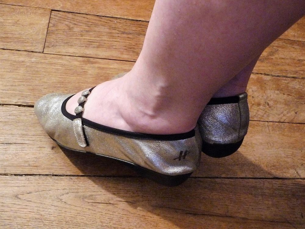 Ballerines en Cuir Argent&eacute; et Noir- Pointure 36- Hirica Chaussures
