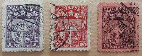 3 timbres à collection  des années 1930 LETONIE 3 Pontoise (95)