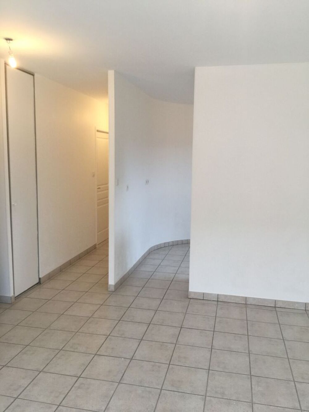 Location Appartement Appartement centre-ville T3 - 65 m2 avec terrasse - garage Ambérieu-en-bugey
