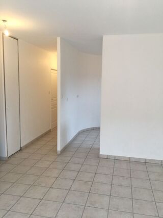  Appartement à louer 3 pièces 65 m²