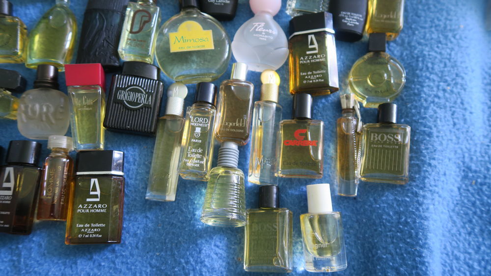 Lot de 50 miniatures de parfum sans boite 