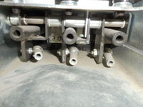   Support de distributeur hydraulique avec manettes 