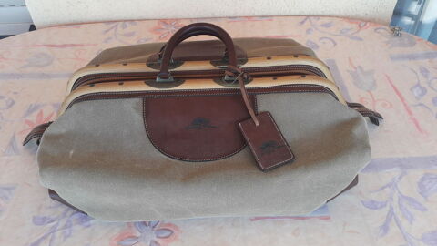  Très beau sac de voyage
Tommy Bahama 
210 Salon-de-Provence (13)