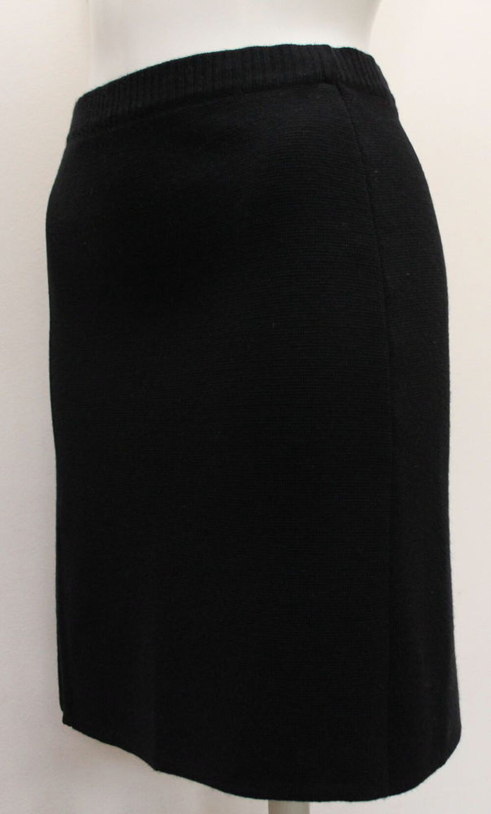 Jupe courte noire YVES SAINT LAURENT T.S 
36/38 Fr Vêtements