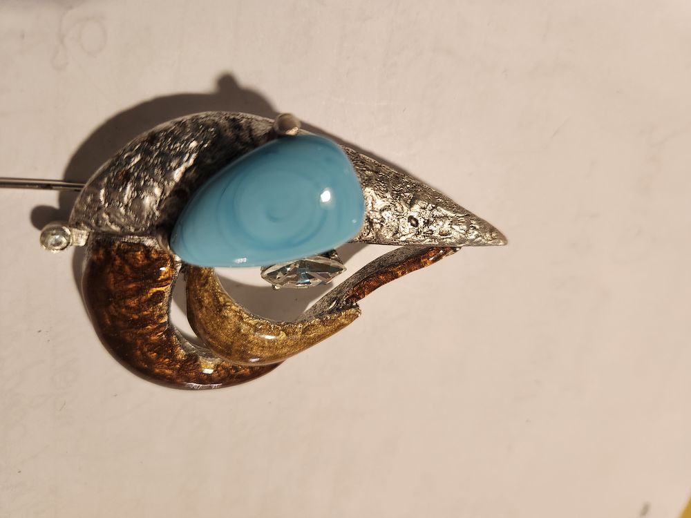 Pique &agrave; chapeau C?ur argent&eacute; &eacute;maill&eacute; strass cabochon bleu Bijoux et montres