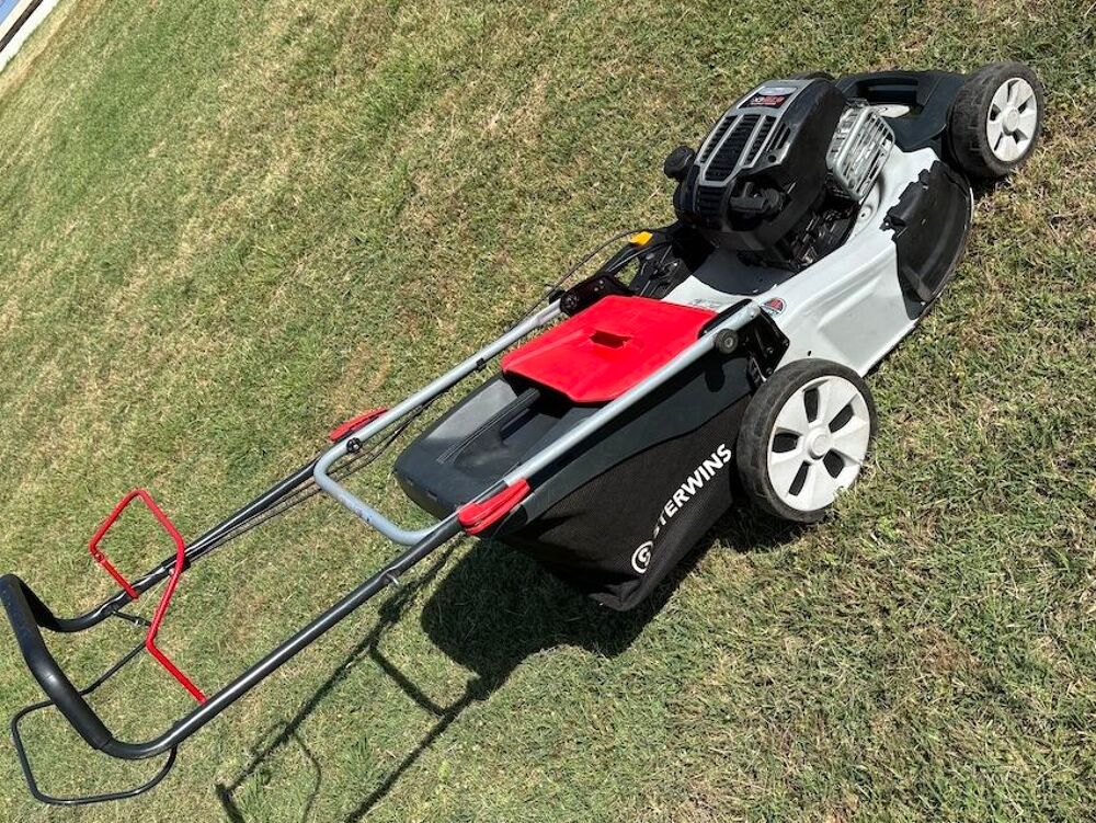 TONDEUSE THERMIQUE AUTOTRACTEE
Jardin
