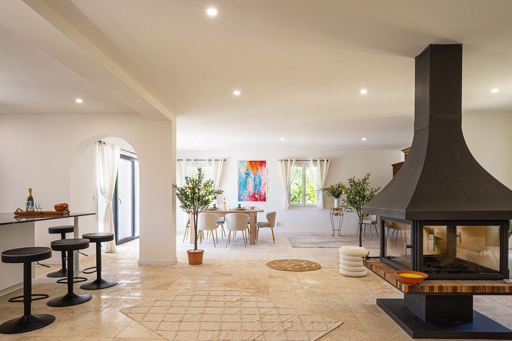 Maison 9 pièces 230 m² · à Rustrel · 230 m² · 1 180 000 €