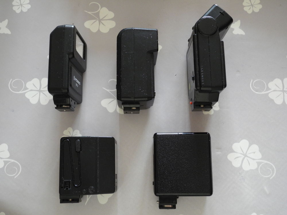 Lot de 5 flashs. Photos/Video/TV
