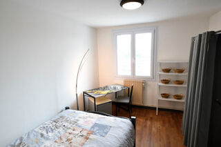  Appartement à louer 5 pièces 80 m²