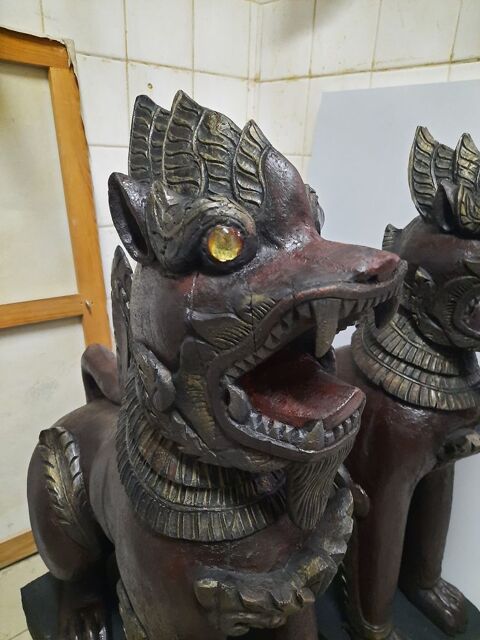 sculpture 
paire de Chiens SHINGA THAÏ 500 La Courneuve (93)