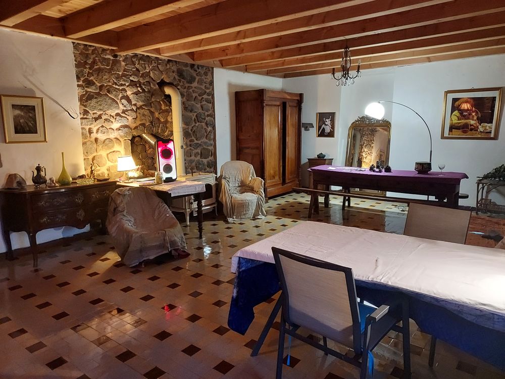 Vente Maison Ancienne Auberge pour création Gîtes dans village Ardèche Saint-gineis-en-coiron