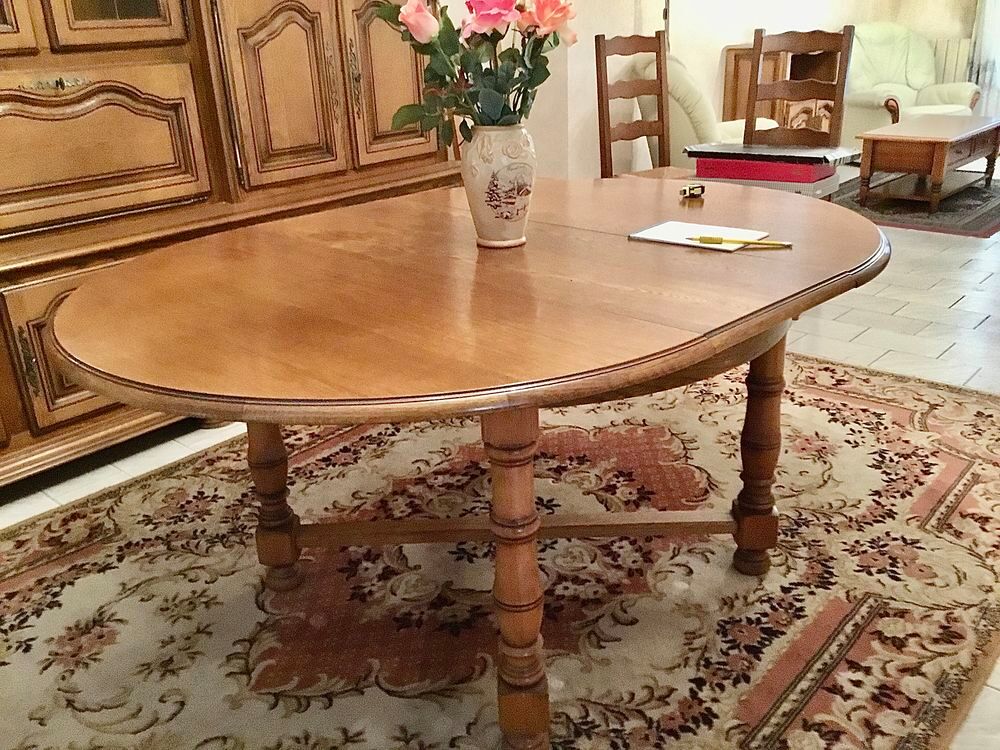Beau bahut en ch&ecirc;ne et table assirtie Meubles