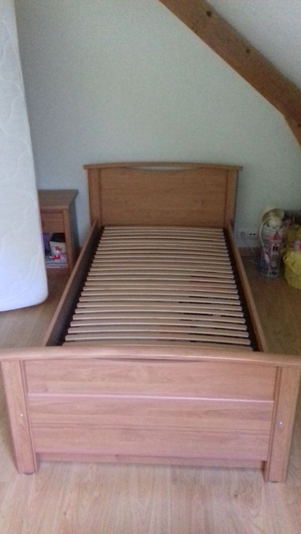 Lit 1 personne complet (lit+matelas) &amp; table de chevet Meubles
