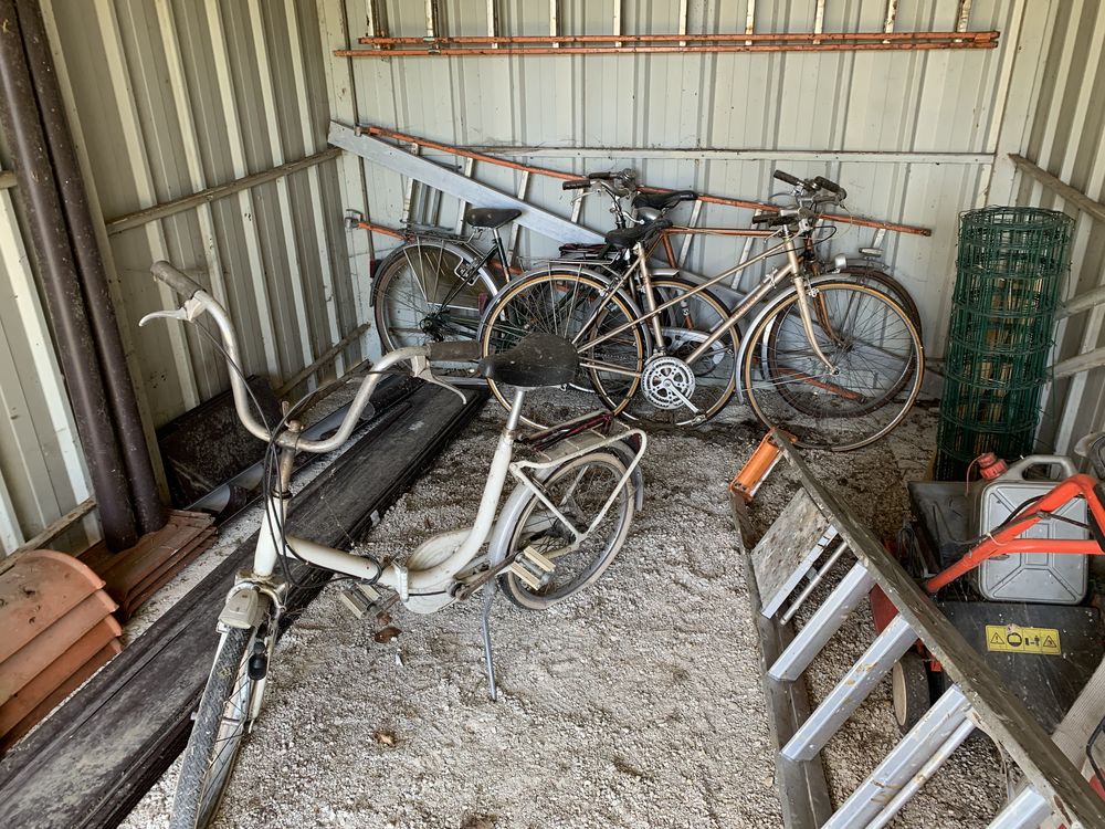 mini v&eacute;lo blanc plus 4 autres Vélos