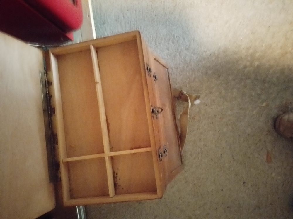 Caisse de peche en bon &eacute;tat Sports