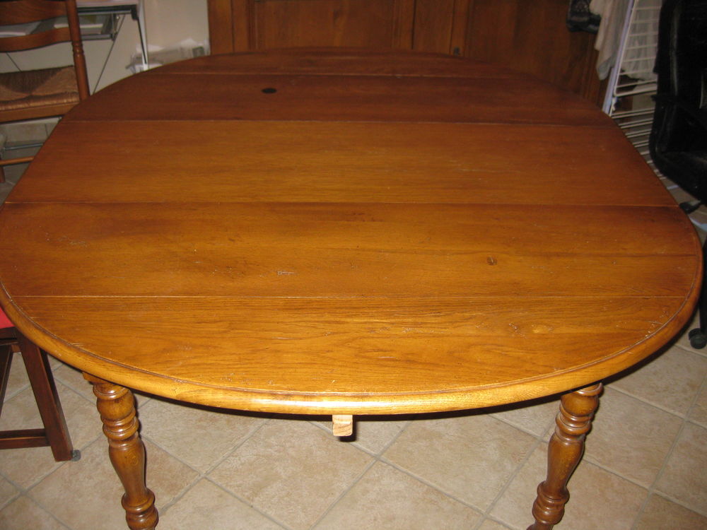 Table ovale en ch&ecirc;ne massif Meubles