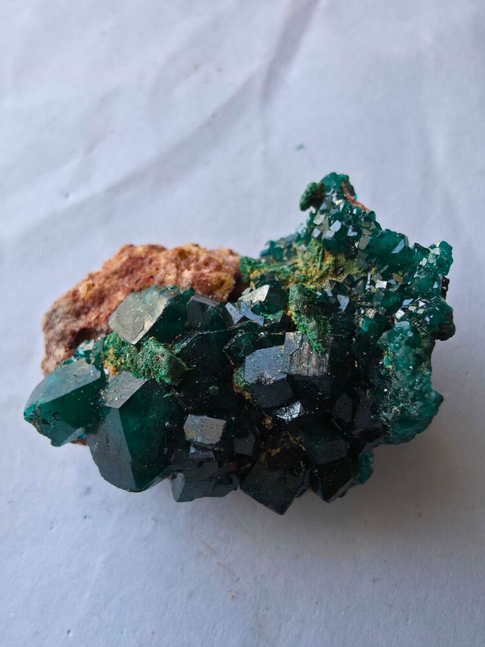 Min&eacute;ral Dioptase brute sur matrice-Collection Katanga RDC-23g 