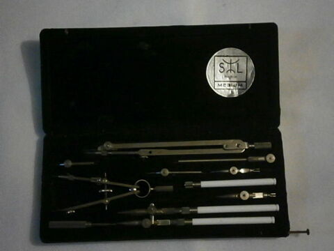 Ancienne boite de compas ESSEL Paris 35 Wolxheim (67)