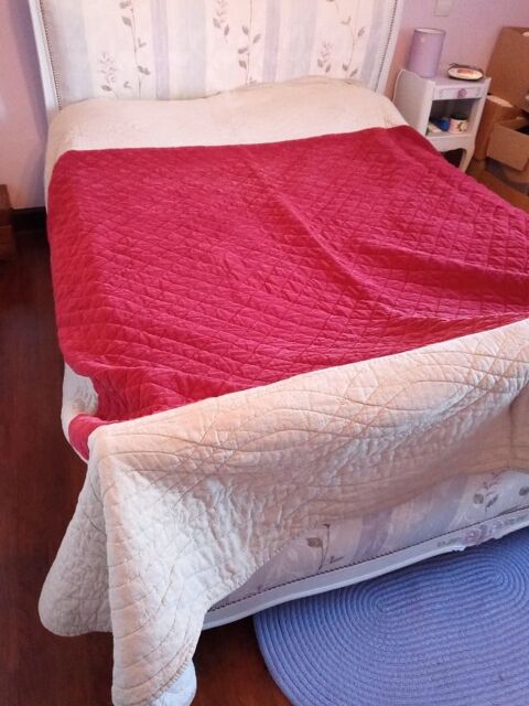 boutis tr�s �pais en coton 2m35 x 2m53 sorti du pressing 70 Saint-Marcel (71)