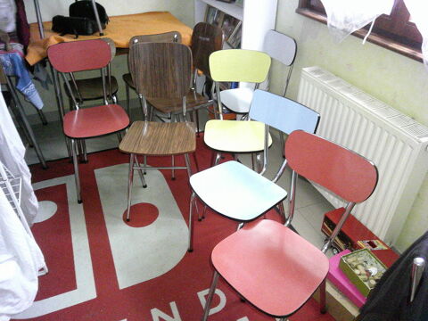 40 chaises en formica et tabourets Lingolsheim (67)