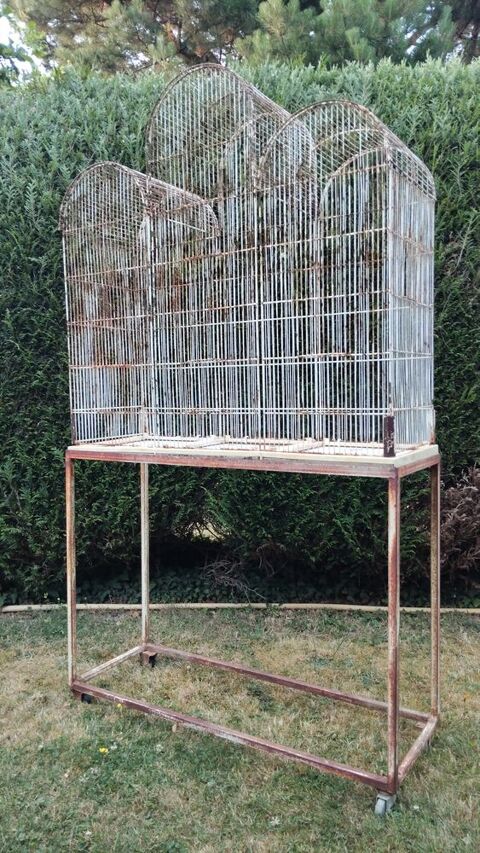 Cage &agrave; oiseaux en 3 arches sur support 30 35890 Laillé