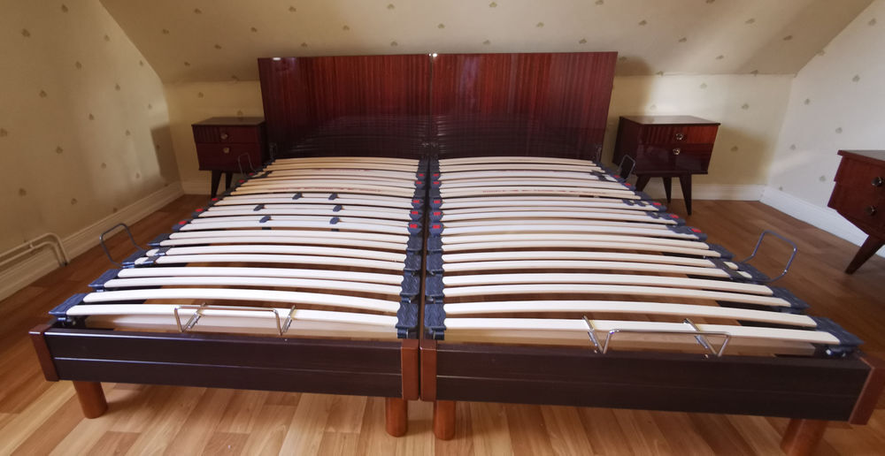 Chambre compl&egrave;te en merisier sommier Swiss Som Meubles