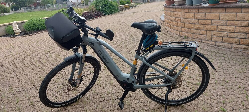v&eacute;lo &agrave; assistance &eacute;lectrique CUBE Vlos