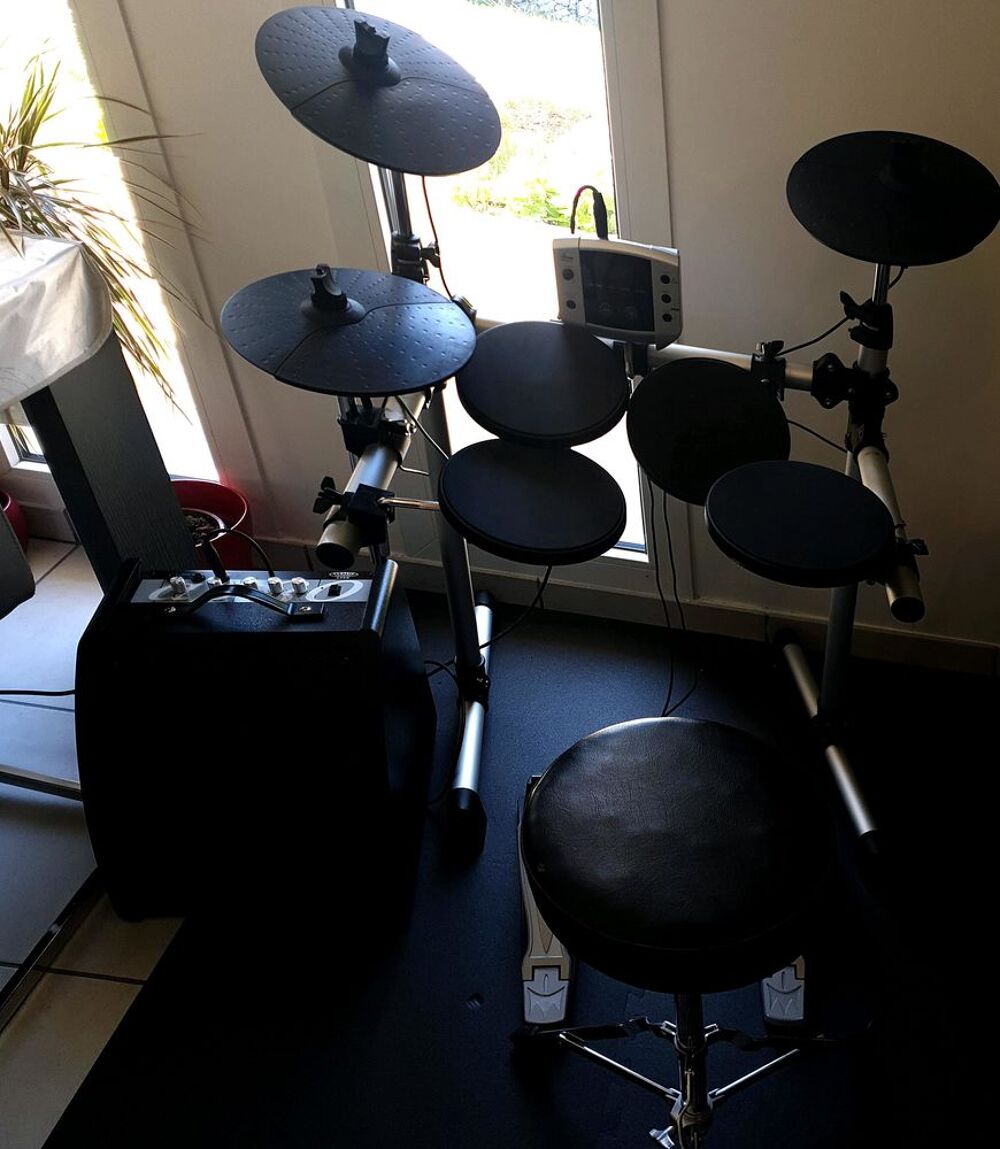  Batterie d occasion Drum dd 400 avec Enceinte Classic AP30 Instruments de musique