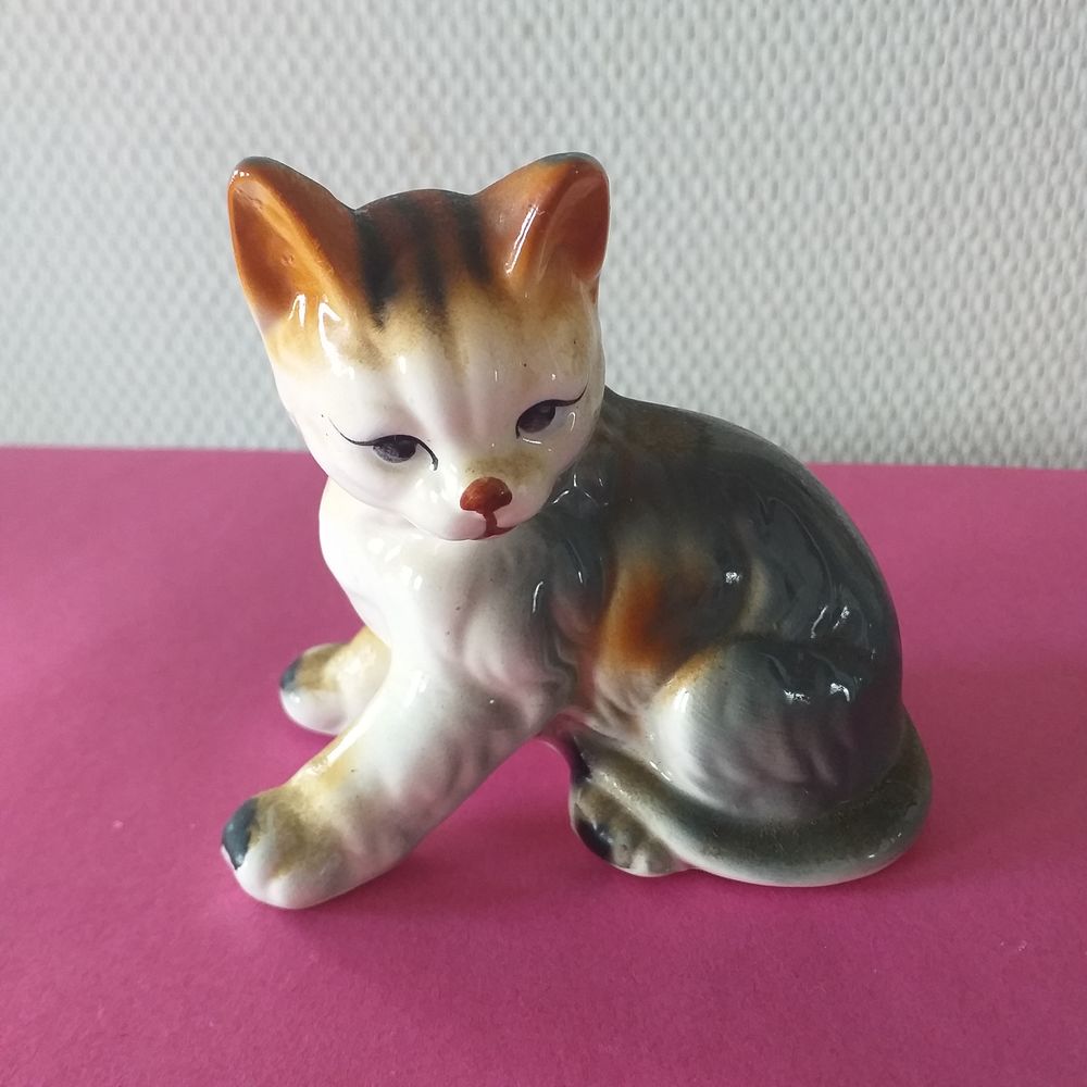  Chat d&eacute;coratif en porcelaine, assis Dcoration