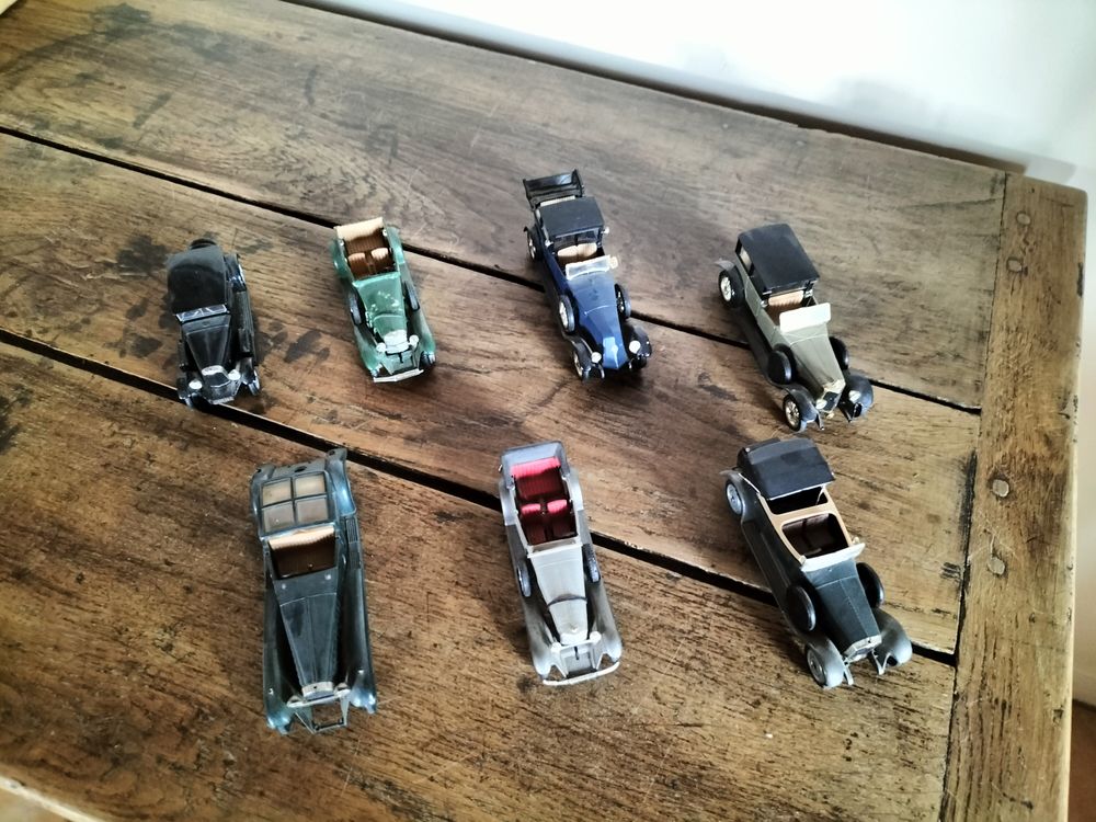Petites voitures de collection 