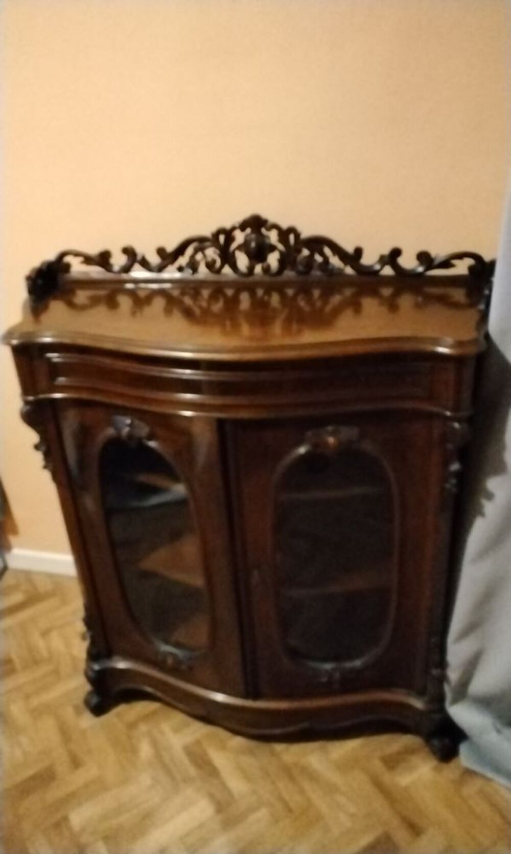Commode vitr&eacute;e Meubles