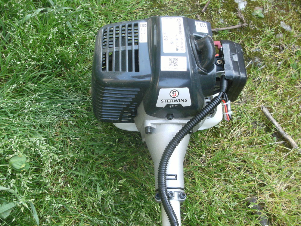 DEBROUSSAILLEUSE THERMIQUE STERWINS 26cc Jardin