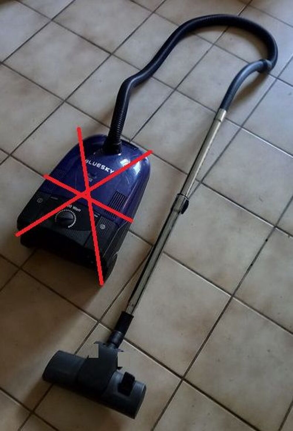 Aspirateur Bluesky 1800w : pi&egrave;ces d&eacute;tach&eacute;es - en cours de v&eacute; Electroménager