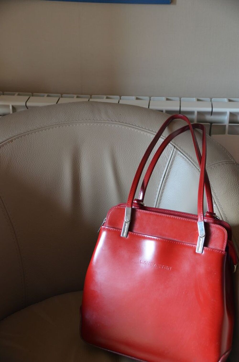 Sac Lancaster en cuir rouge bordeaux tres bon &eacute;tat
Maroquinerie