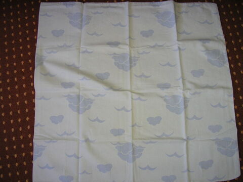 taie d'oreiller imprim�e nuages, excellent �tat 1 Abbeville (80)