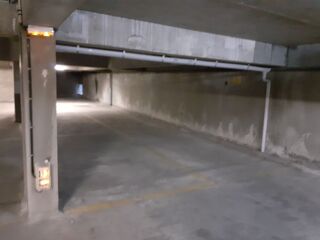  Parking / Garage  louer 10 m