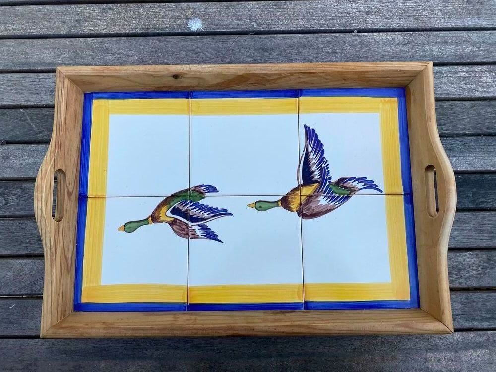 Plateau bois et fa&iuml;ence d&eacute;cor&eacute; d'un vol de canards Décoration