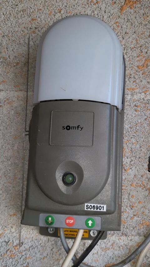 Porte garage enroulable motoris 250 Sollis-Pont (83)