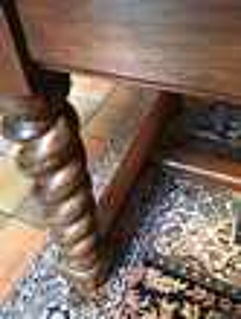 Tr&egrave;s grande table monast&egrave;re, pieds tourn&eacute;s, en ch&ecirc;ne. 
Meubles