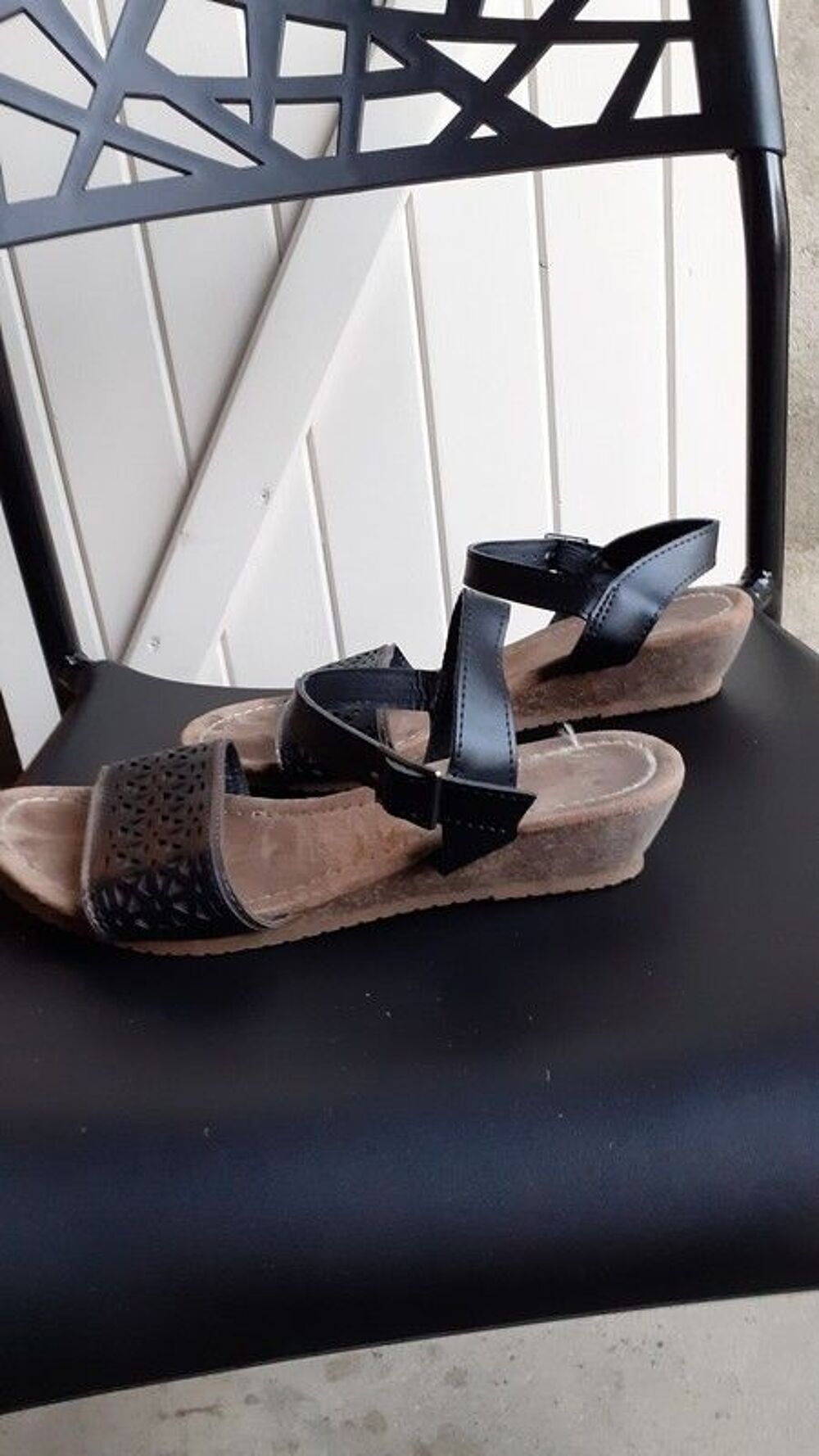 Sandales noires et bronze pointure 37 Chaussures