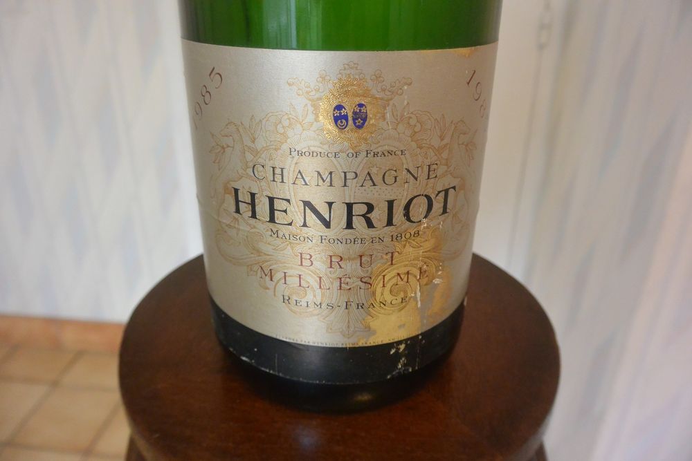 Bouteille de champagne J&eacute;roboam (vide) Henriot 1985 
Décoration